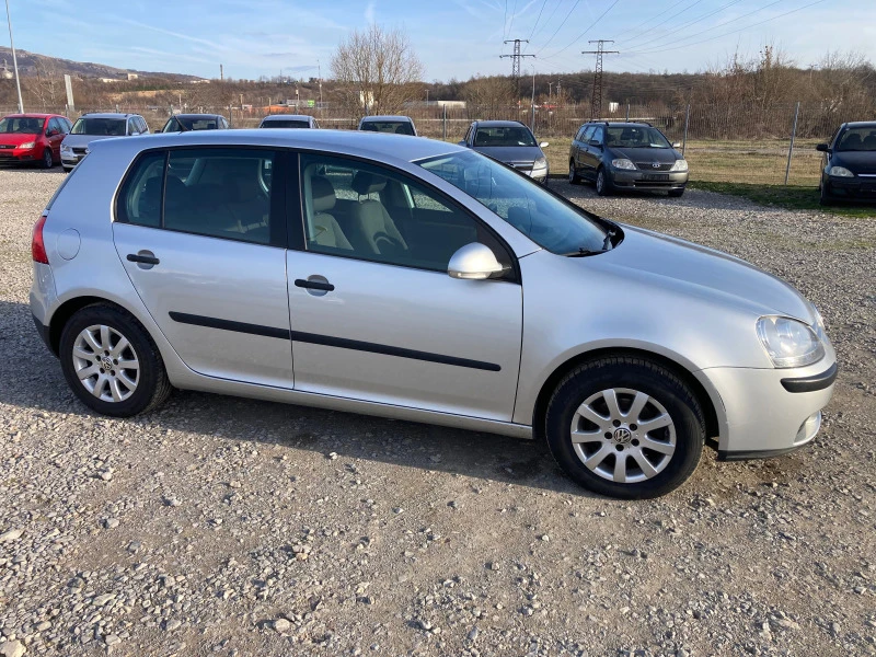 VW Golf 1.6 FSI, снимка 3 - Автомобили и джипове - 43595944