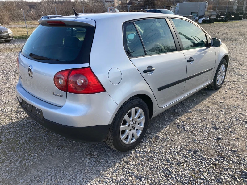 VW Golf 1.6 FSI, снимка 4 - Автомобили и джипове - 43595944