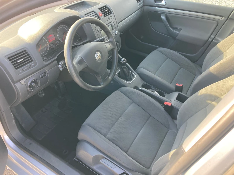 VW Golf 1.6 FSI, снимка 8 - Автомобили и джипове - 43595944