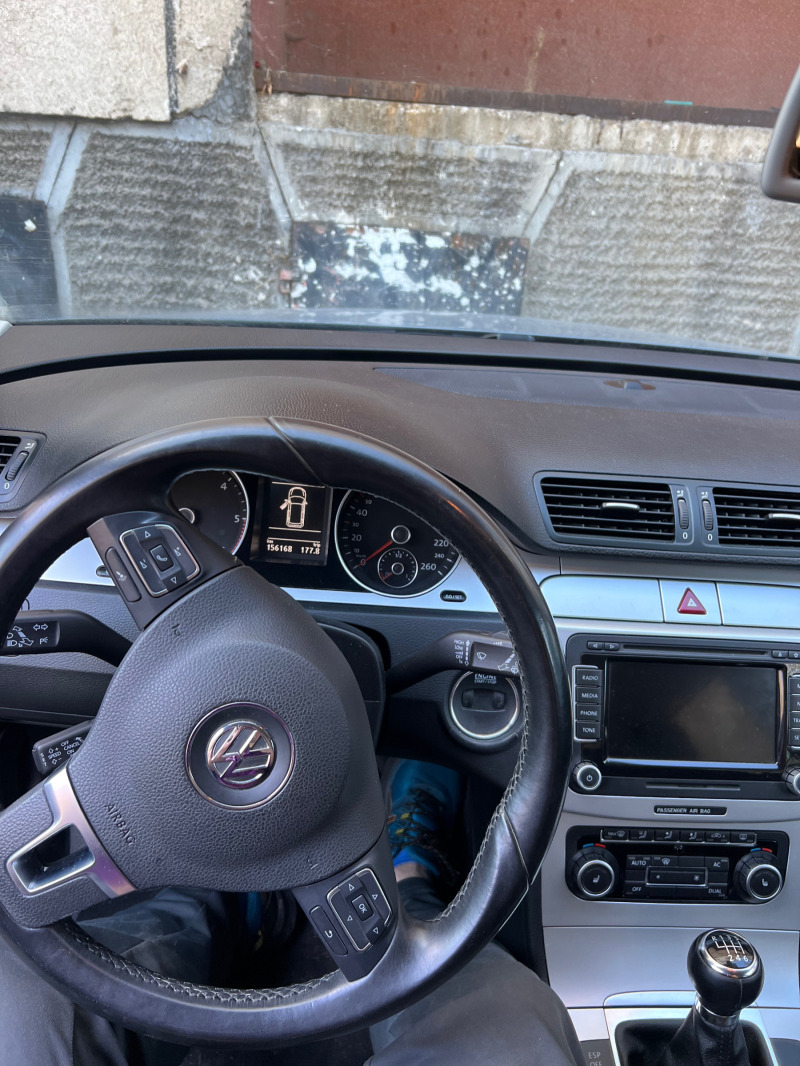 VW Passat Комби уникат леки драскотини, снимка 1 - Автомобили и джипове - 46316942