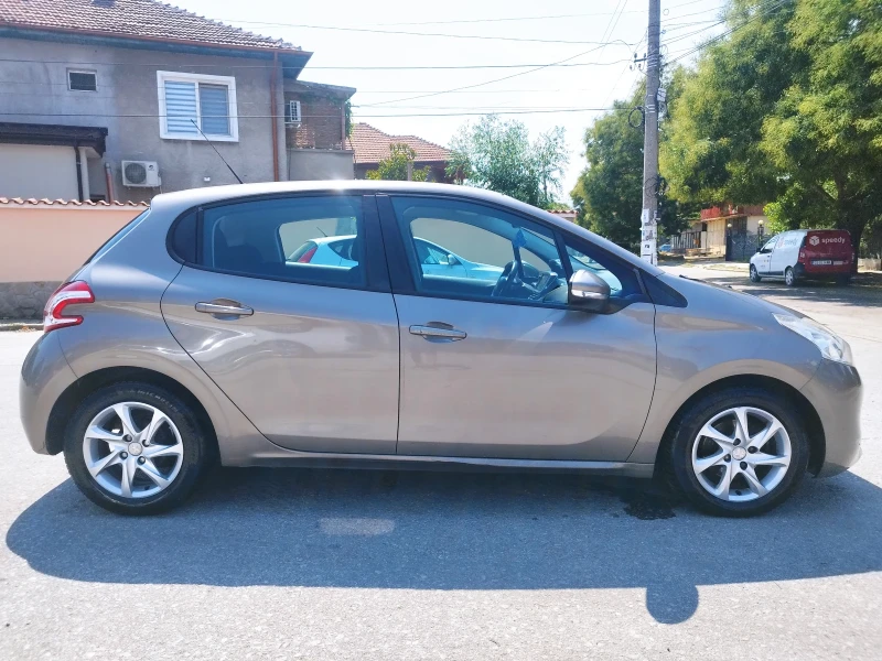 Peugeot 208 1.4Hdi, снимка 4 - Автомобили и джипове - 46937334