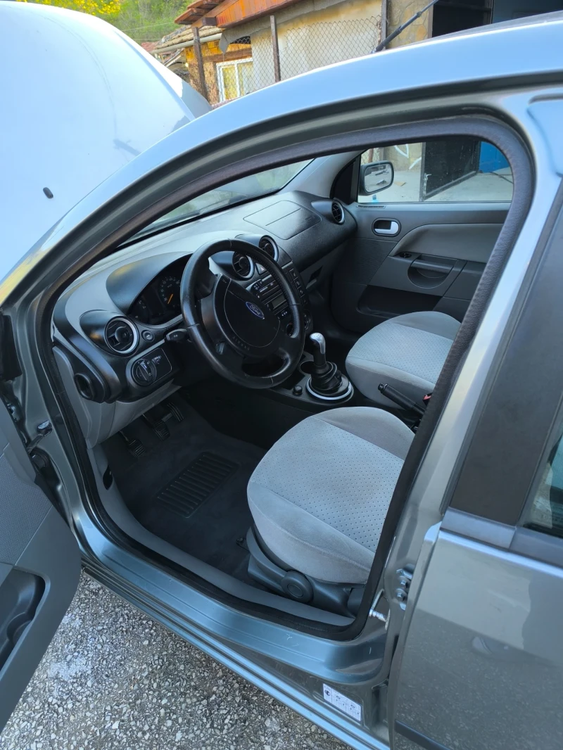 Ford Fiesta 1.3i, снимка 6 - Автомобили и джипове - 47499408