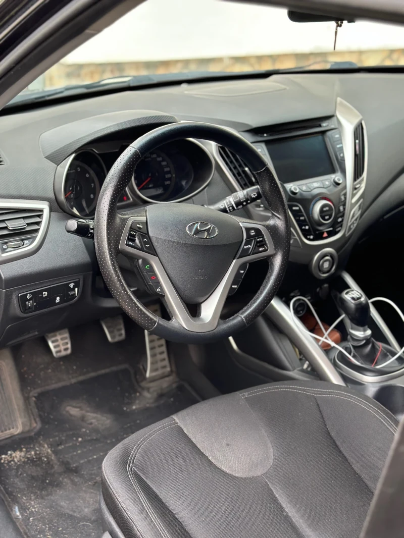 Hyundai Veloster  1.6GDI перфектна, снимка 5 - Автомобили и джипове - 47926803