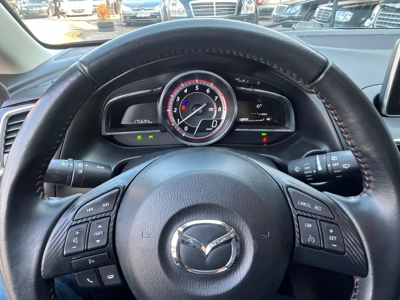 Mazda 3 2.0i Skyactive KEYLESS NAVI CARPLAY BOSE ШВЕЙЦАРИЯ, снимка 7 - Автомобили и джипове - 48031056