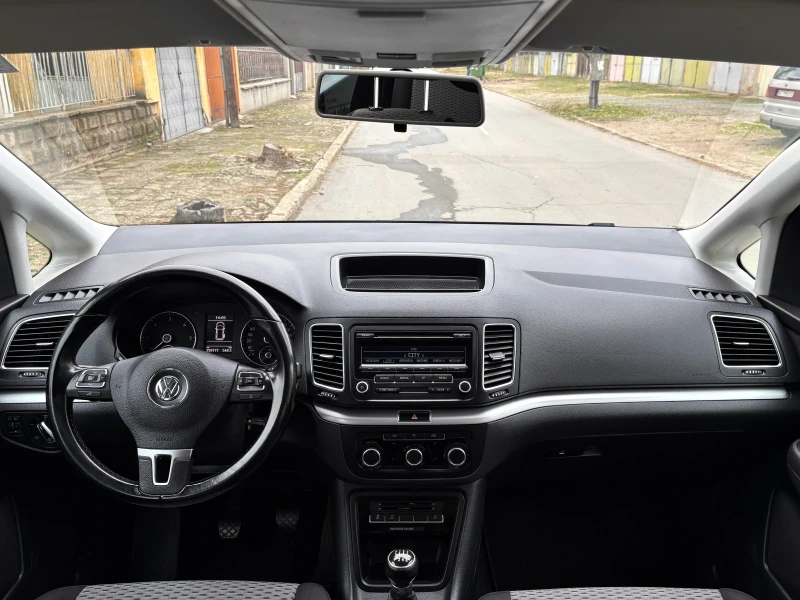 VW Sharan 2.0TDI Обслужен* 250 000км* , снимка 14 - Автомобили и джипове - 48241288