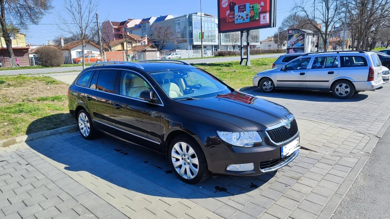 Skoda Superb, снимка 1 - Автомобили и джипове - 49436552