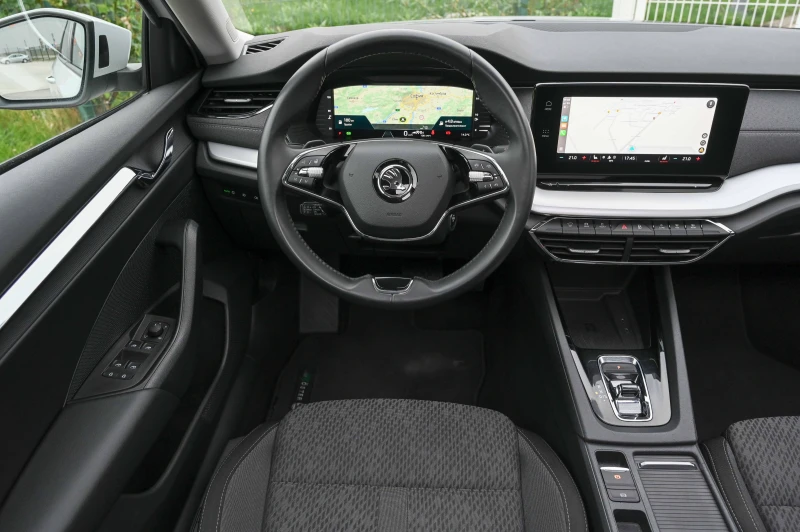 Skoda Octavia 2.0TDI* FirstEdition* Камера* Панорама* Germany, снимка 13 - Автомобили и джипове - 52065684