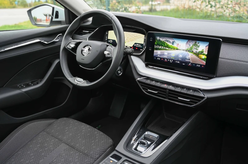 Skoda Octavia 2.0TDI* FirstEdition* Камера* Панорама* Germany, снимка 7 - Автомобили и джипове - 52065684