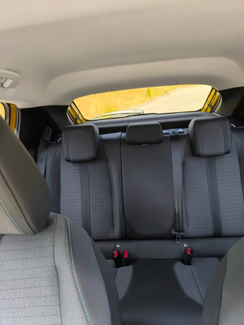 Peugeot 208, снимка 9 - Автомобили и джипове - 52618810