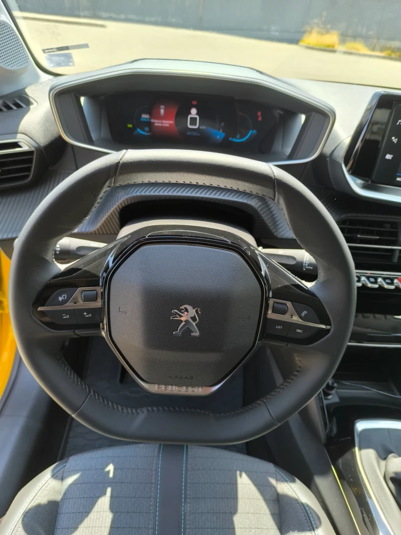 Peugeot 208, снимка 8 - Автомобили и джипове - 52618810