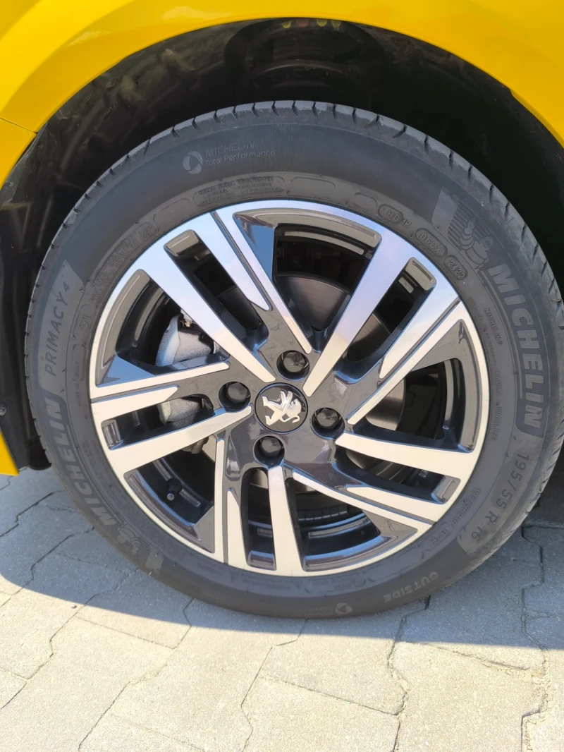 Peugeot 208, снимка 16 - Автомобили и джипове - 52618810