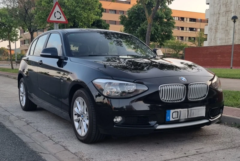 BMW 118 Urban Line PDC, снимка 2 - Автомобили и джипове - 52919933
