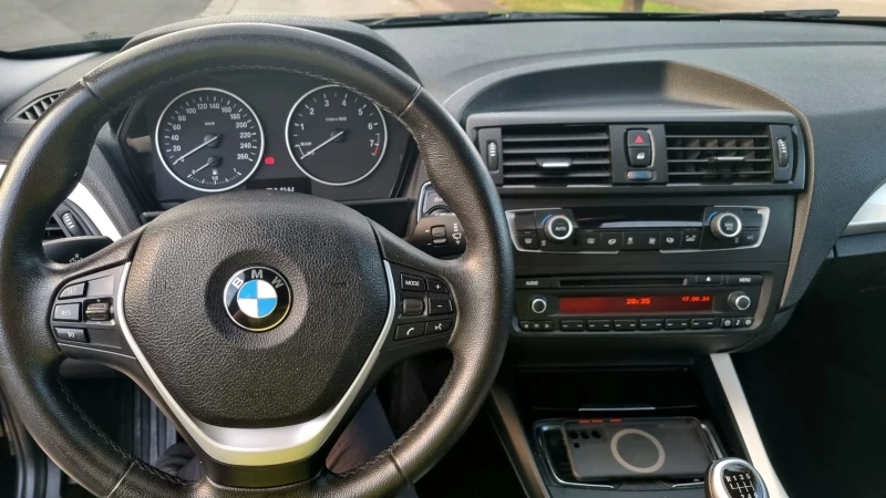 BMW 118 Urban Line PDC, снимка 4 - Автомобили и джипове - 52919933