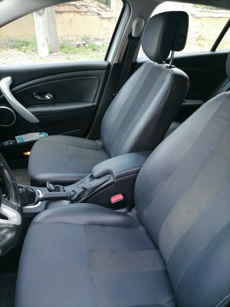 Renault Megane 1.5 dci, снимка 11 - Автомобили и джипове - 53209994