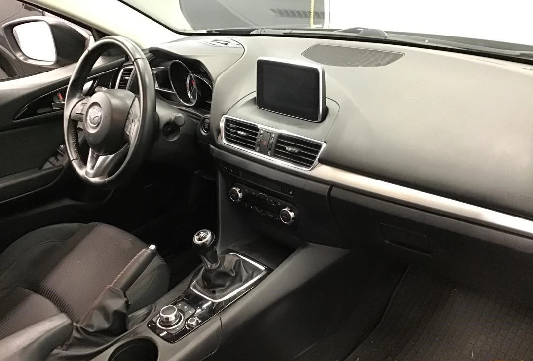 Mazda 3 2.0i Skyactive KEYLESS NAVI CARPLAY BOSE ШВЕЙЦАРИЯ - изображение 4