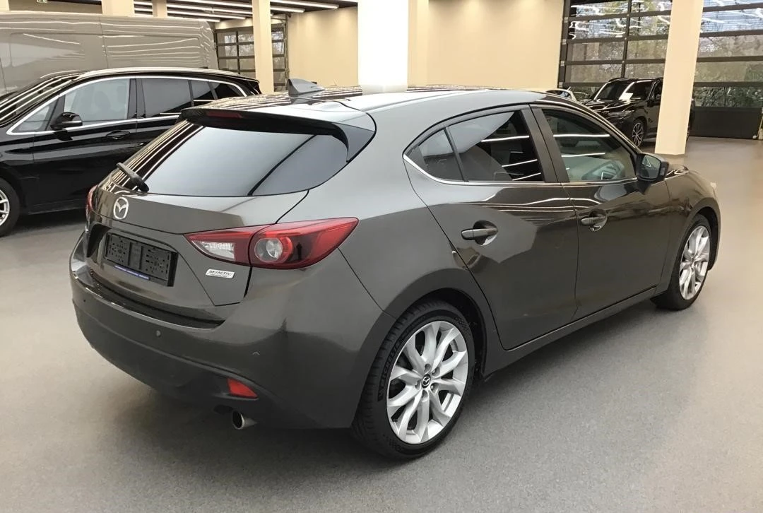 Mazda 3 2.0i Skyactive KEYLESS NAVI CARPLAY BOSE ШВЕЙЦАРИЯ - изображение 2