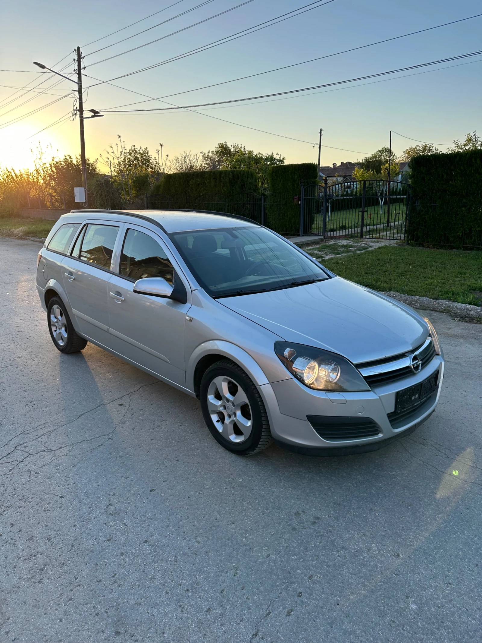Opel Astra Astra H 1.9 CDTI - изображение 3