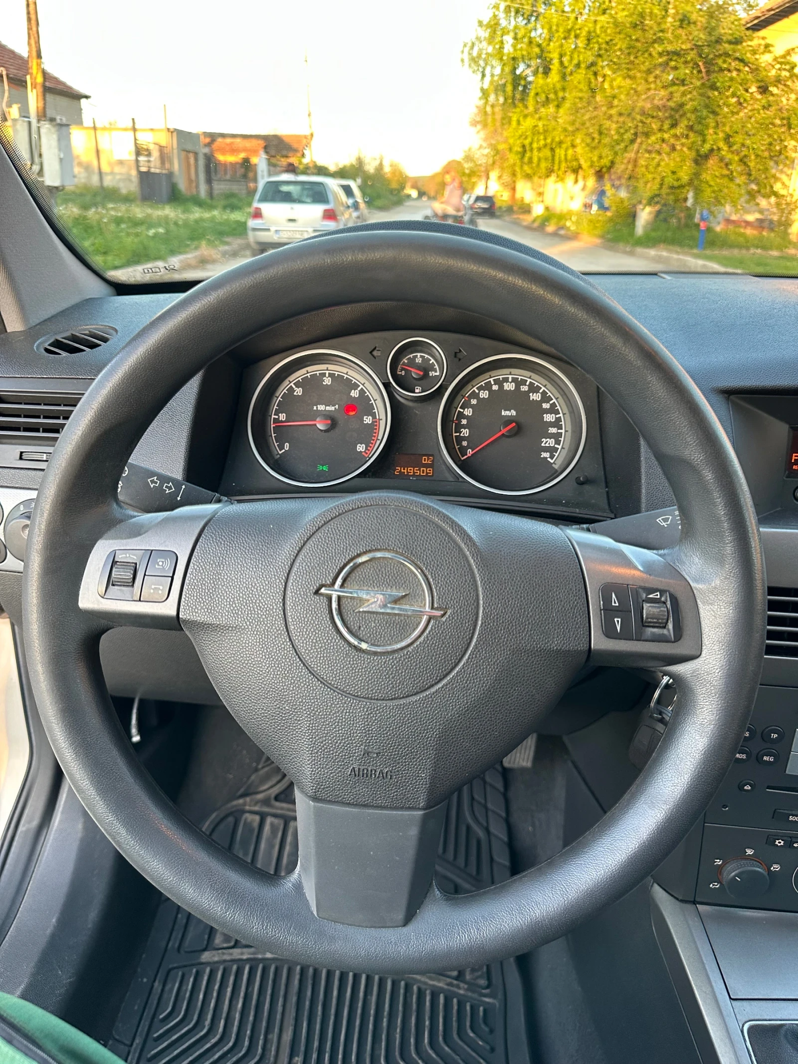 Opel Astra Astra H 1.9 CDTI - изображение 8