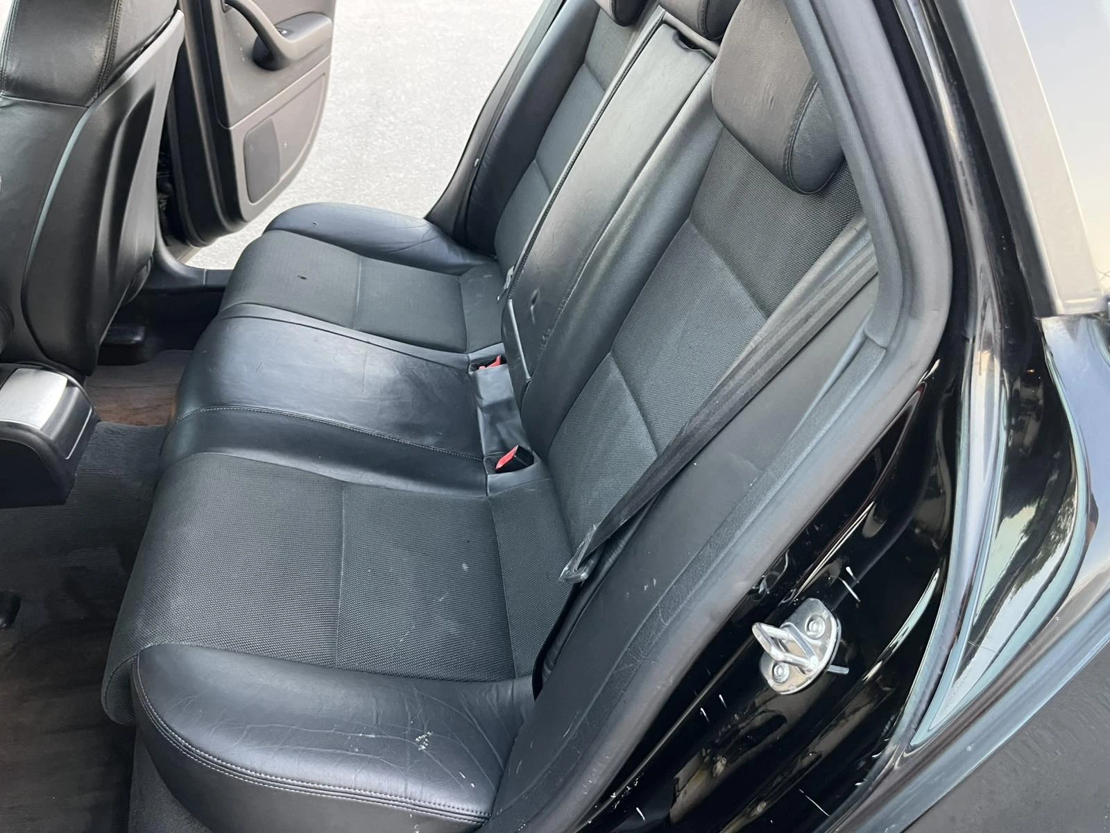 Audi A4 2.0TDI 140кс 6 СКОРОСТИ S-LINE АВТОПИЛОТ - изображение 9