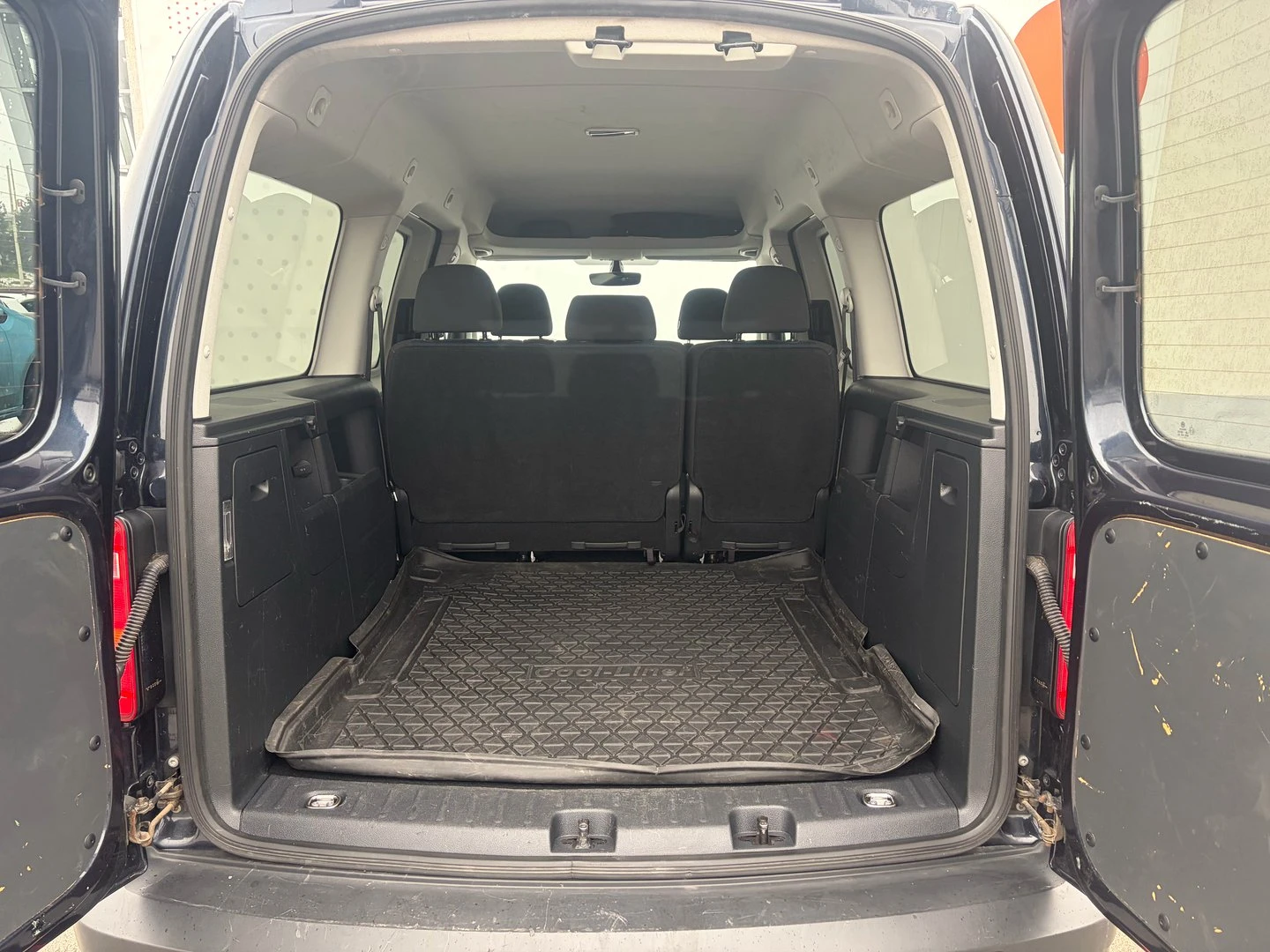 VW Caddy Maxi Trendline TDI 4MO BMT 7 места - изображение 9