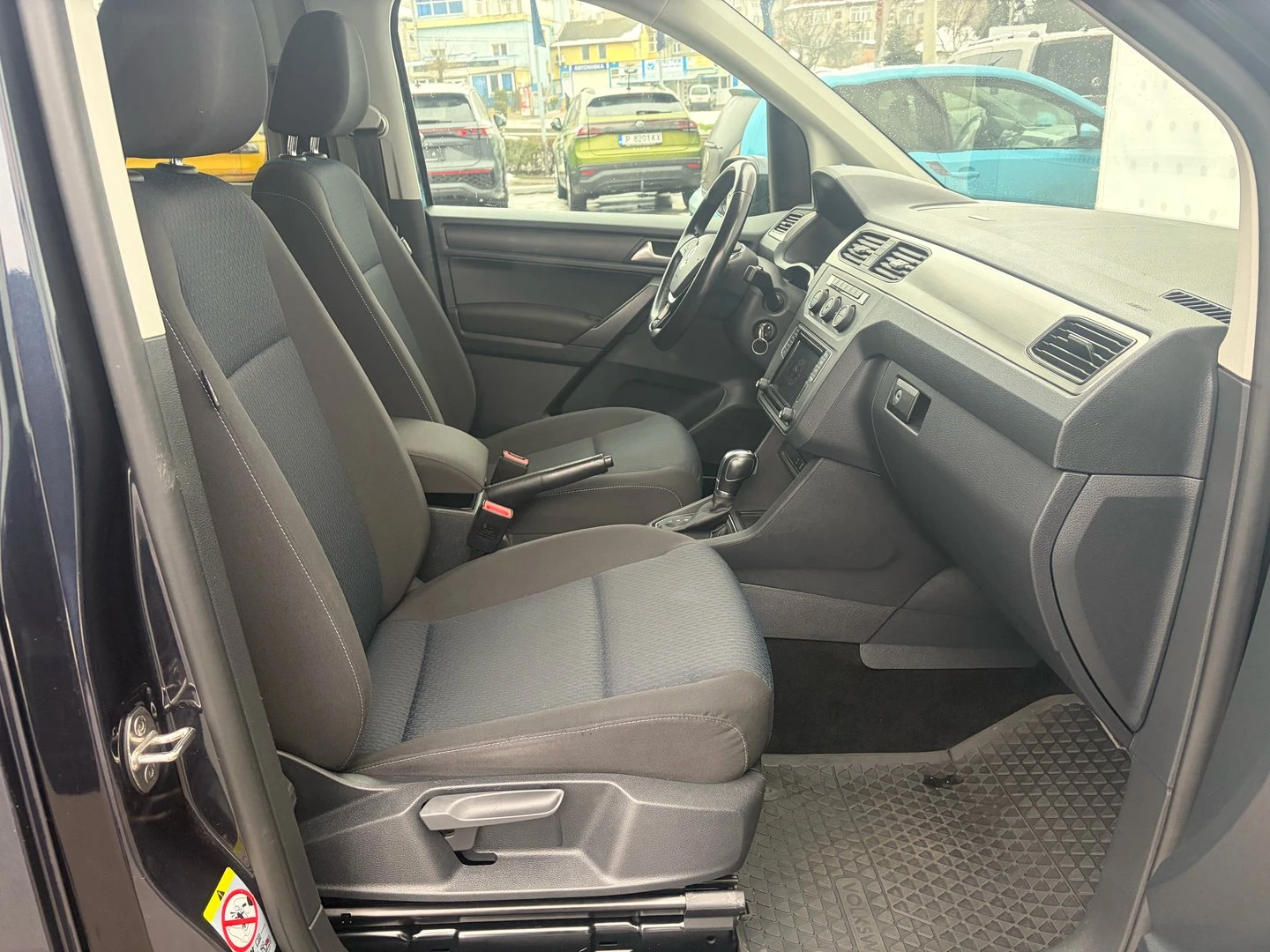 VW Caddy Maxi Trendline TDI 4MO BMT 7 места - изображение 6