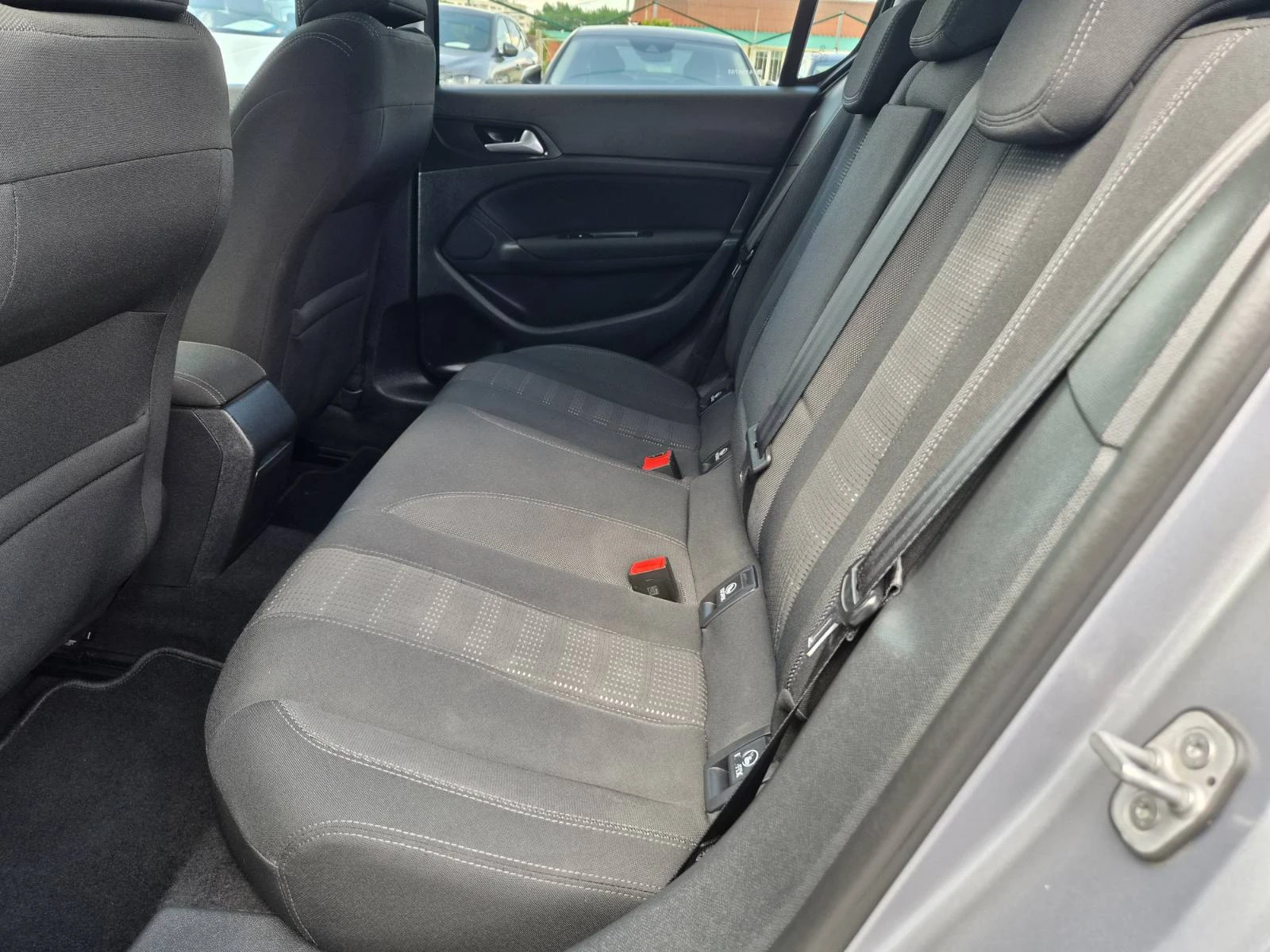Peugeot 308 1.6HDI-EURO 6, снимка 12 - Автомобили и джипове - 55071571