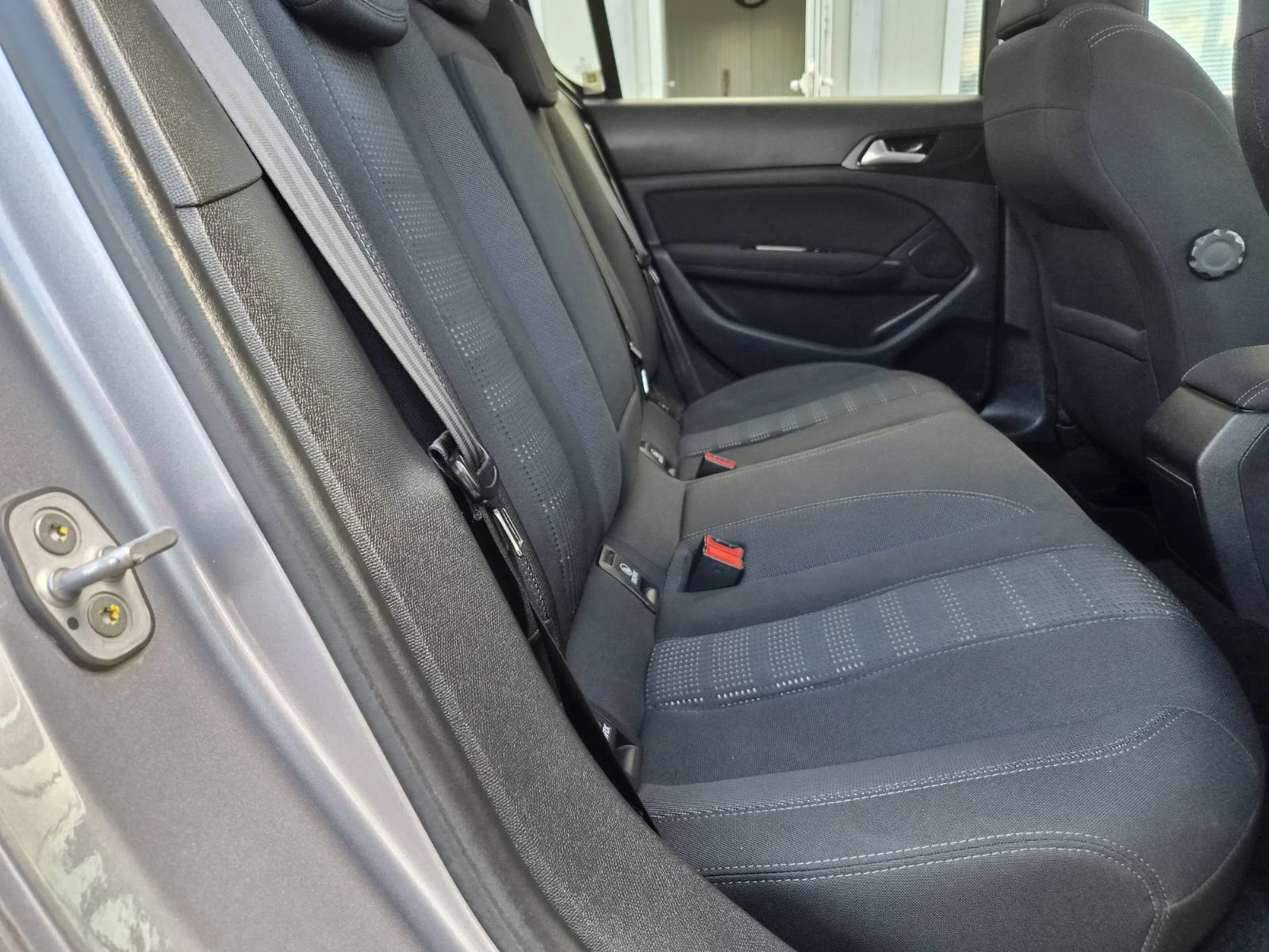 Peugeot 308 1.6HDI-EURO 6, снимка 13 - Автомобили и джипове - 55071571