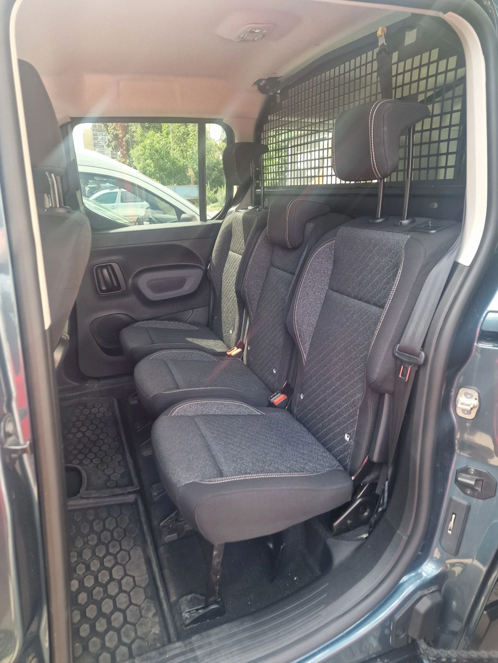 Peugeot Rifter ALLURE 1.5 blueHDI 130 EAT 8, снимка 12 - Автомобили и джипове - 55282165