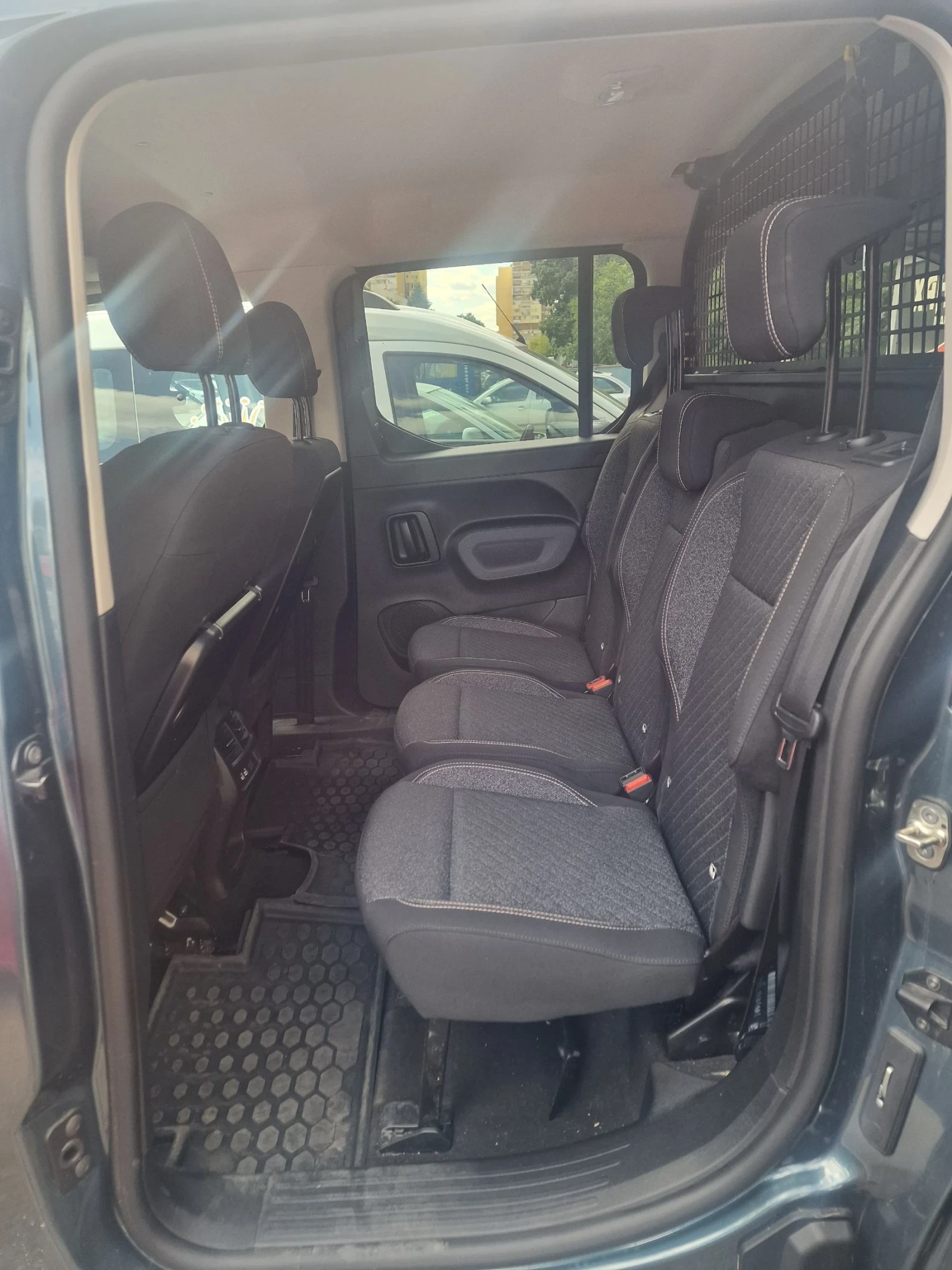 Peugeot Rifter ALLURE 1.5 blueHDI 130 EAT 8, снимка 10 - Автомобили и джипове - 55282165