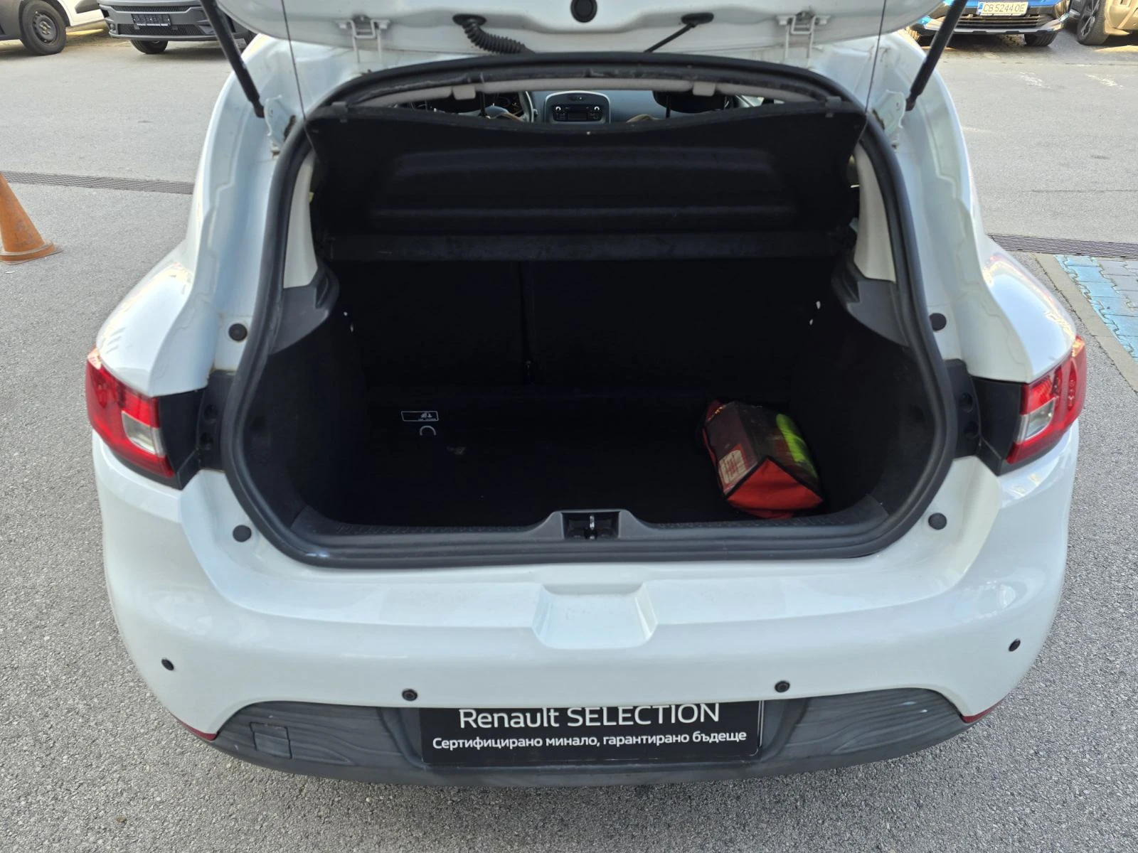 Renault Clio Омникар Ауто ООД е най-значимият оторизиран дилър , снимка 13 - Автомобили и джипове - 55456866