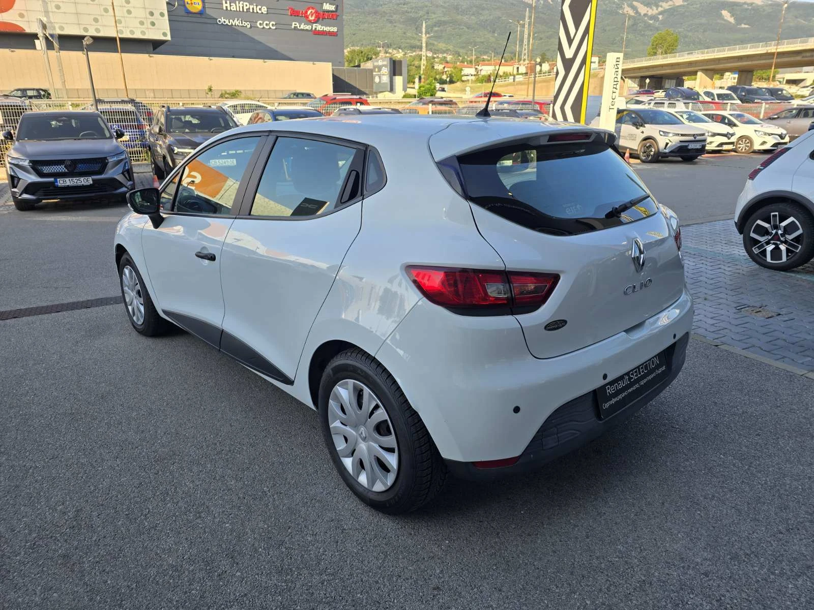 Renault Clio Омникар Ауто ООД е най-значимият оторизиран дилър , снимка 4 - Автомобили и джипове - 55456866