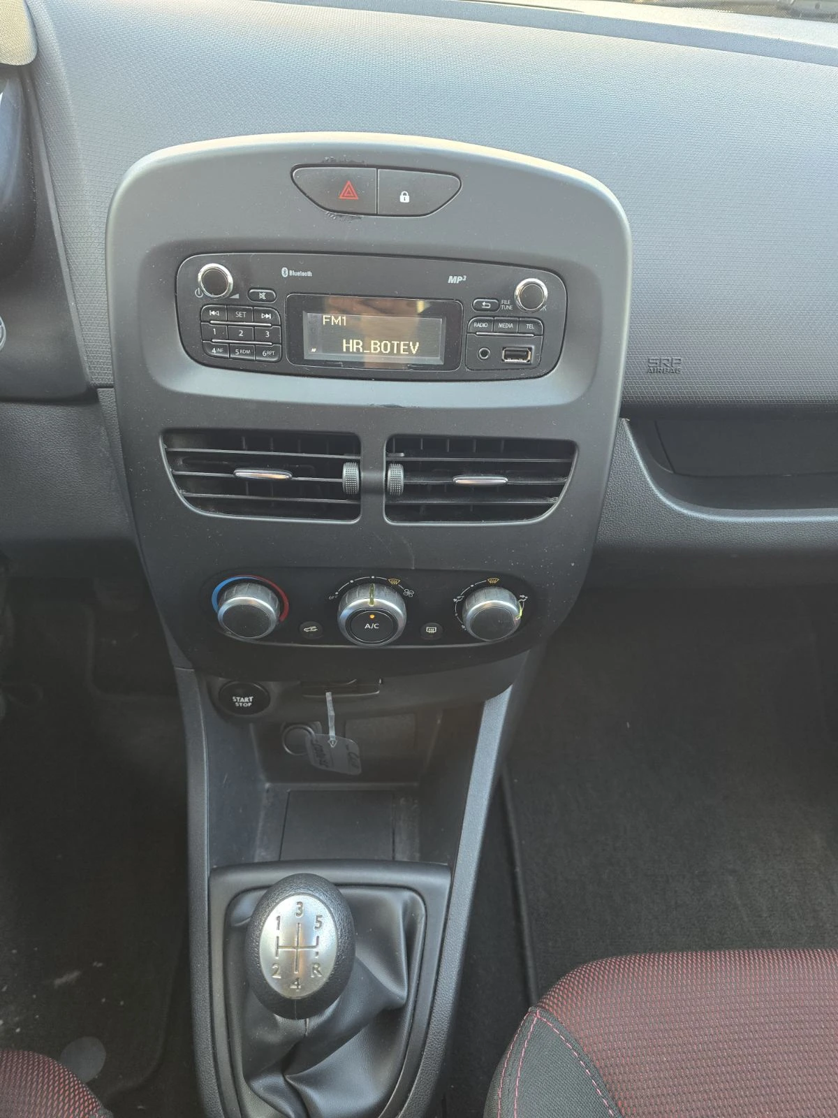 Renault Clio Омникар Ауто ООД е най-значимият оторизиран дилър , снимка 9 - Автомобили и джипове - 55456866