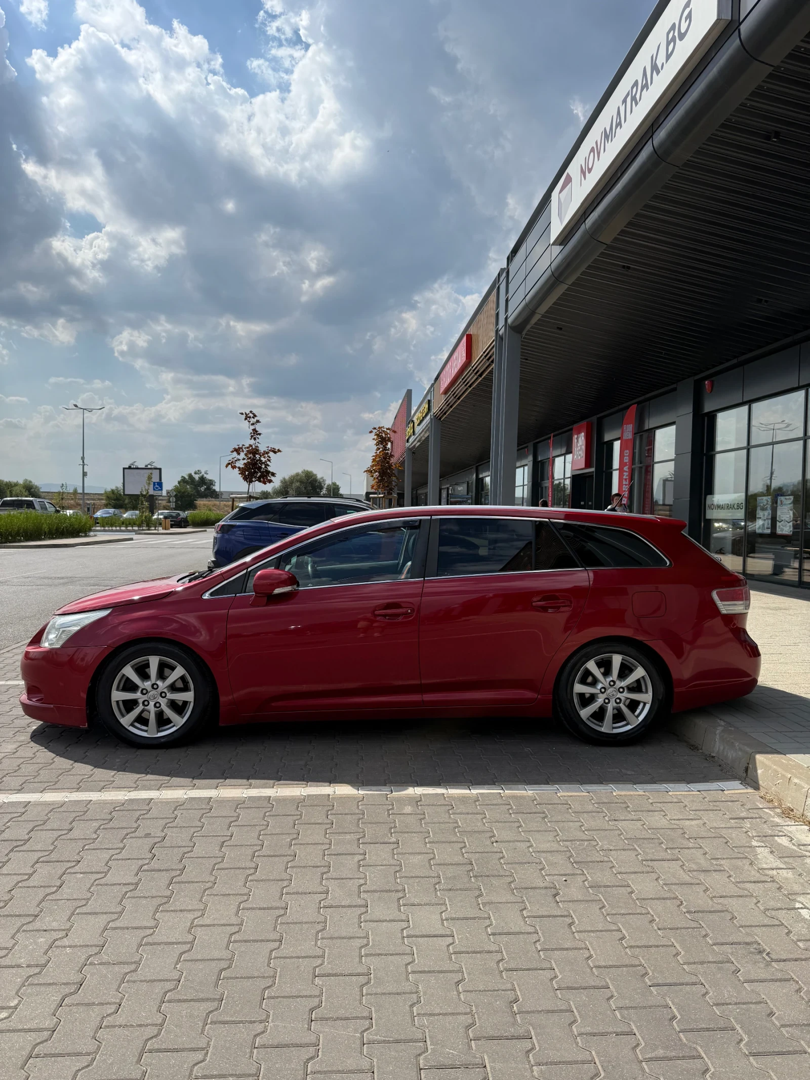 Toyota Avensis 2.2 D-CAT, снимка 4 - Автомобили и джипове - 55854391