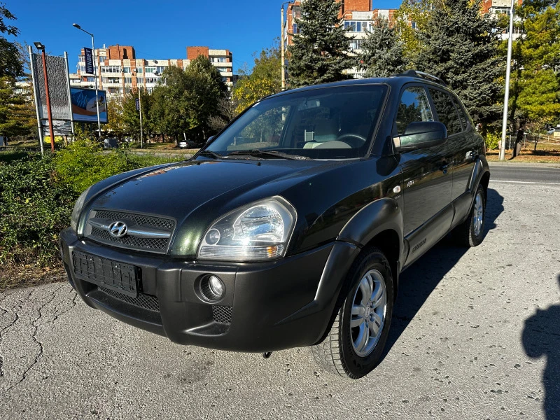 Hyundai Tucson 2.0 CRDi, снимка 1 - Автомобили и джипове - 43029604