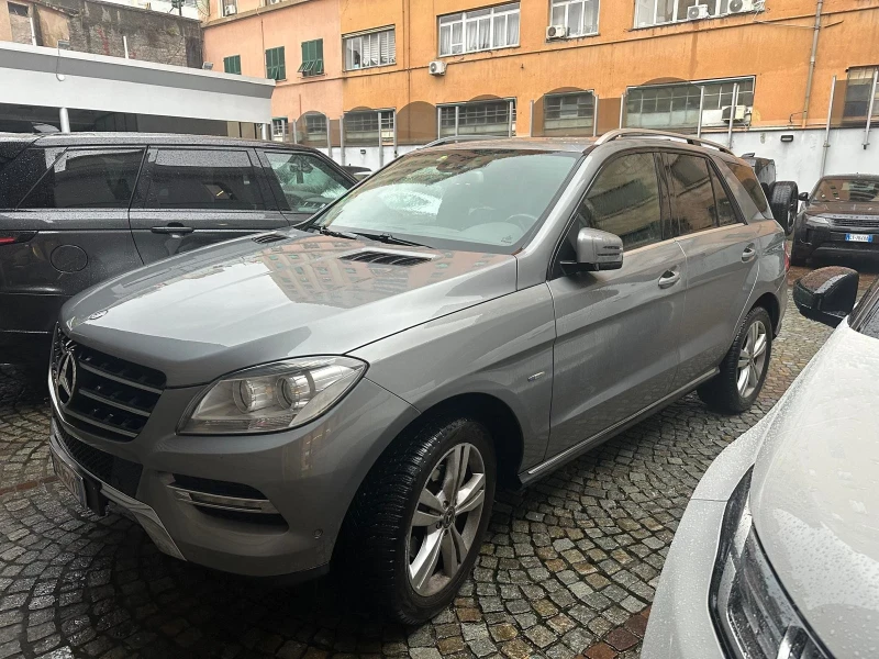 Mercedes-Benz ML 350 4-MATIC КОЖА НАВИГАЦИЯ РЕАЛНИ КИЛОМЕТРИ , снимка 1 - Автомобили и джипове - 48286555