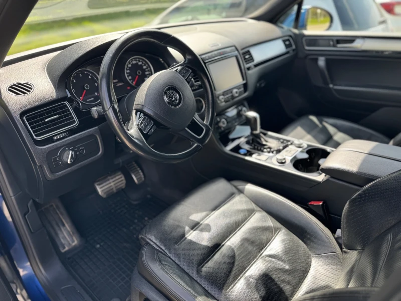 VW Touareg, снимка 8 - Автомобили и джипове - 52506865