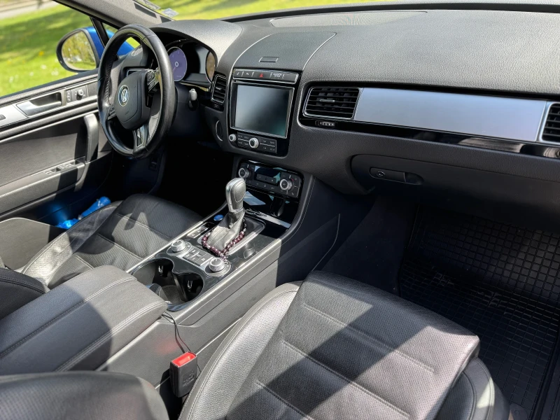 VW Touareg, снимка 7 - Автомобили и джипове - 52506865