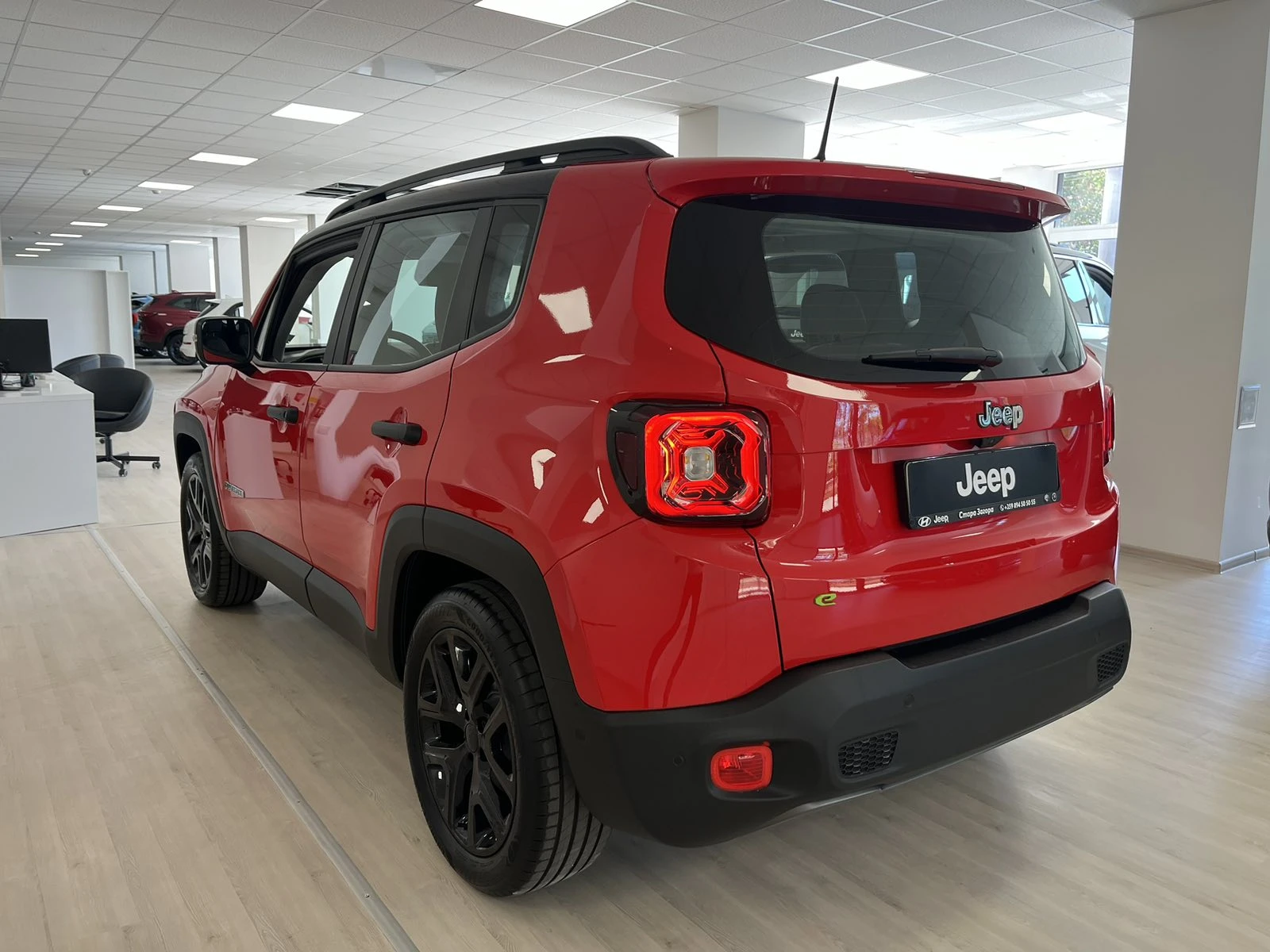 Jeep Renegade 1.5 e-Hybrid 48V Petrol 130 hp 7-DCT - изображение 6