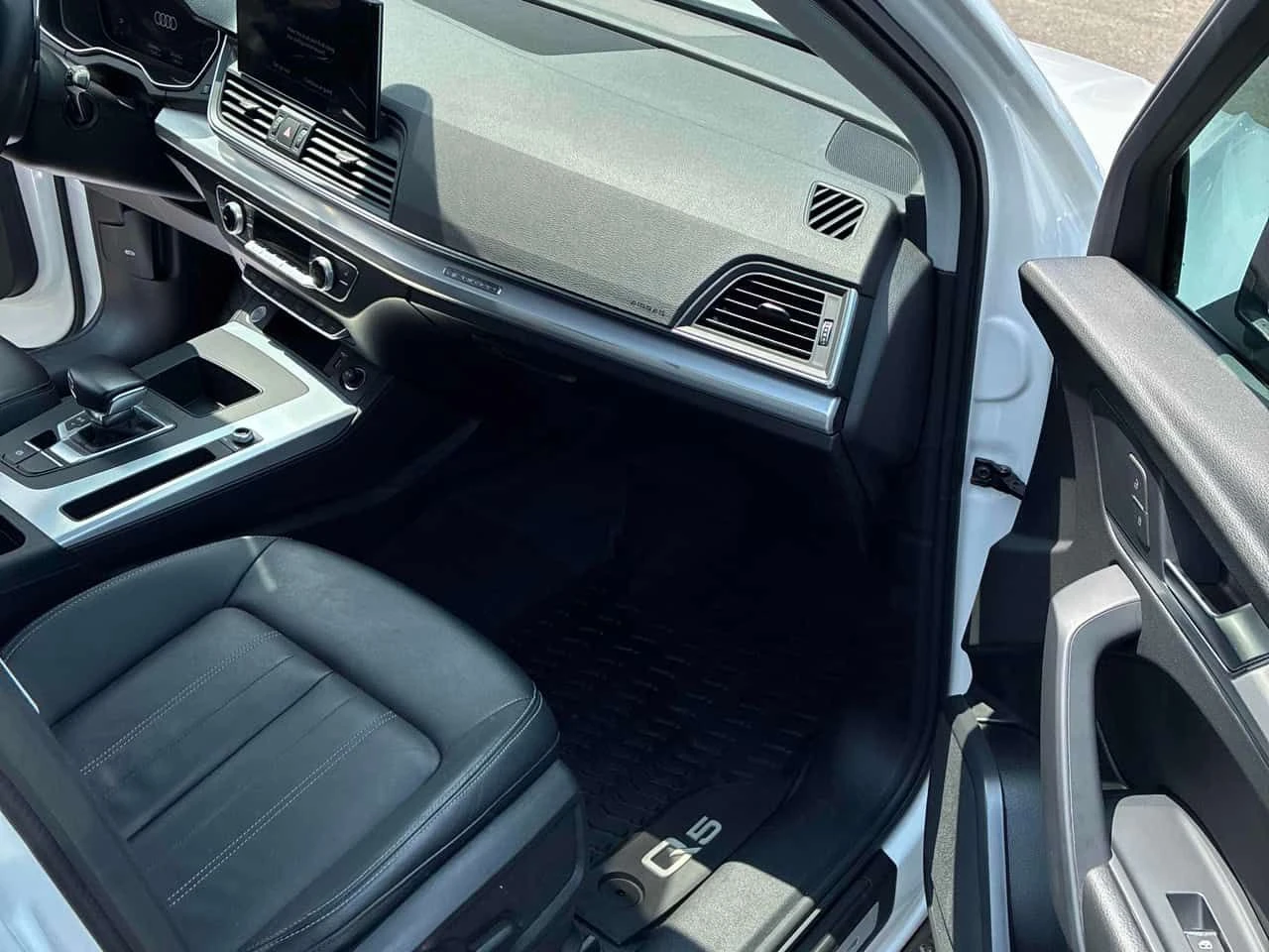 Audi Q5 * CARFAX * ОТ ПРЕДСТАВИТЕЛСТВО НА АУДИ, снимка 14 - Автомобили и джипове - 55396323