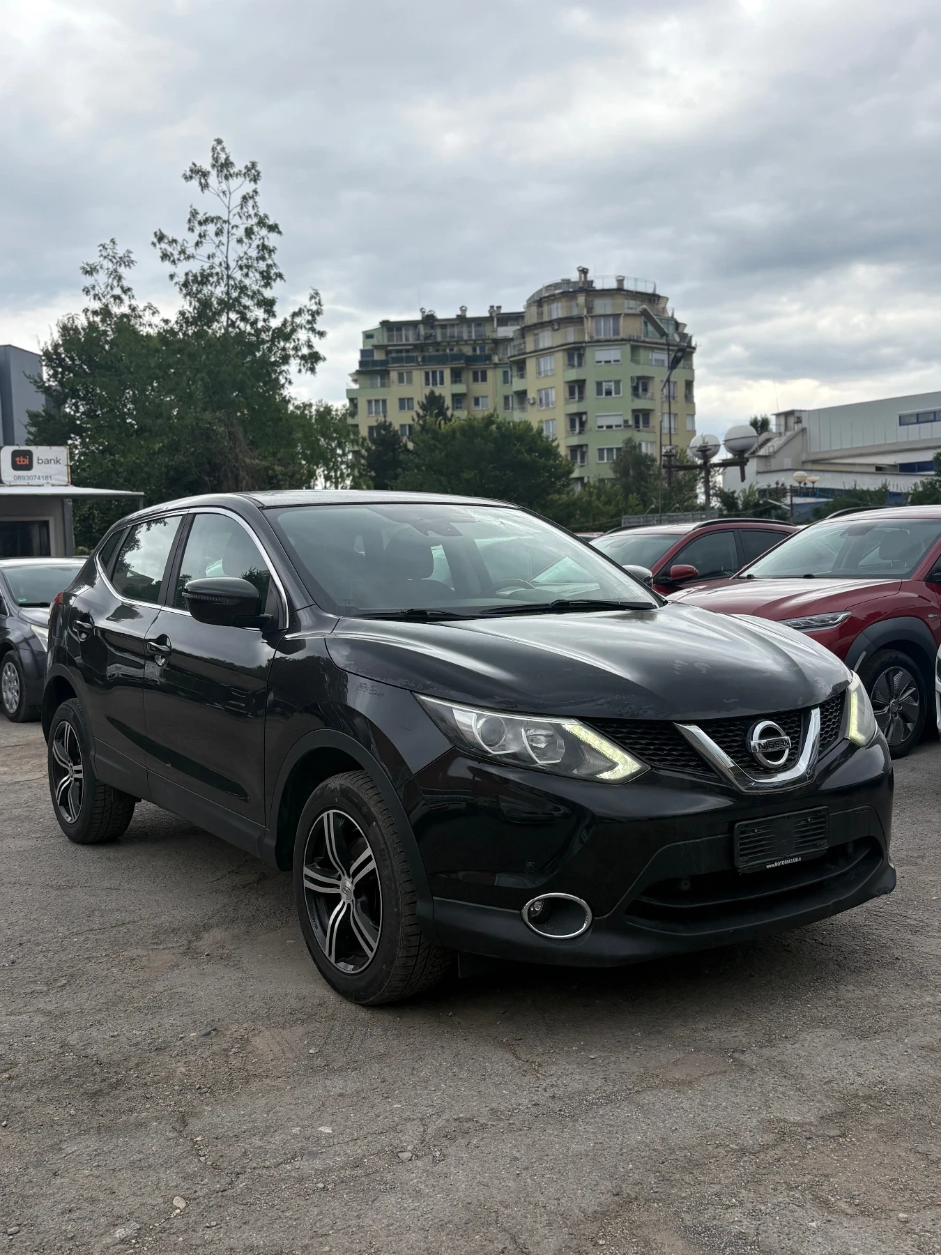 Nissan Qashqai 1.6* 4x4* СЕРВИЗНА, снимка 3 - Автомобили и джипове - 55543510