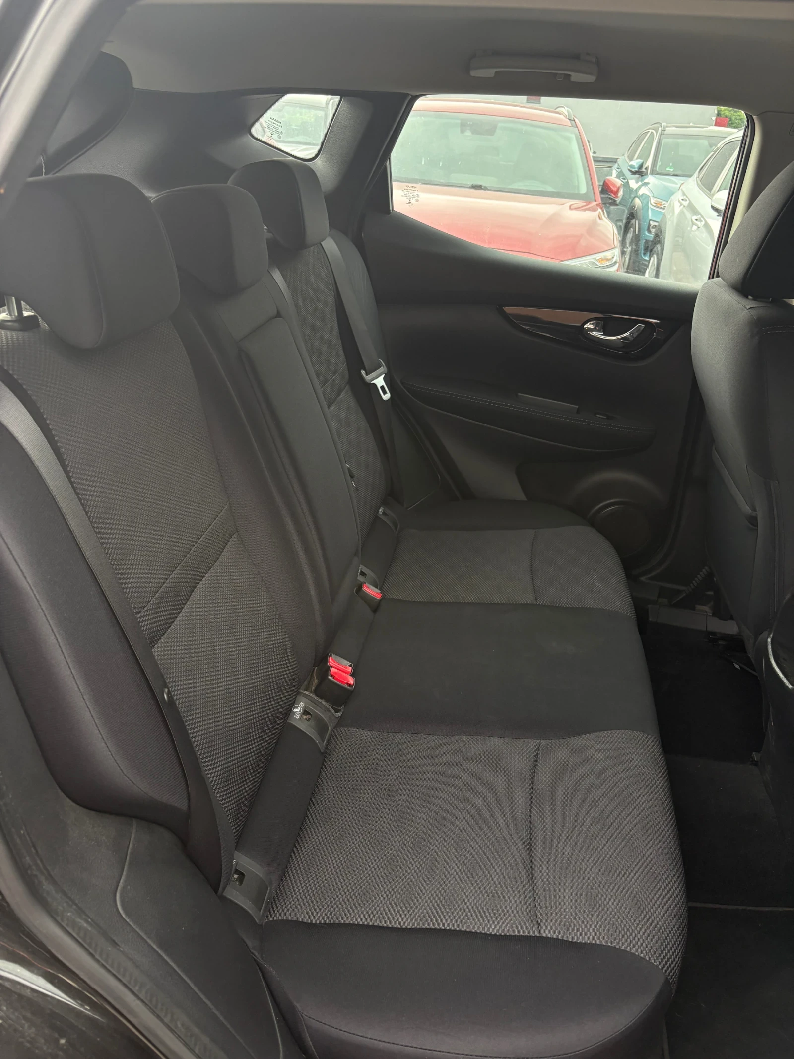 Nissan Qashqai 1.6* 4x4* СЕРВИЗНА, снимка 8 - Автомобили и джипове - 55543510