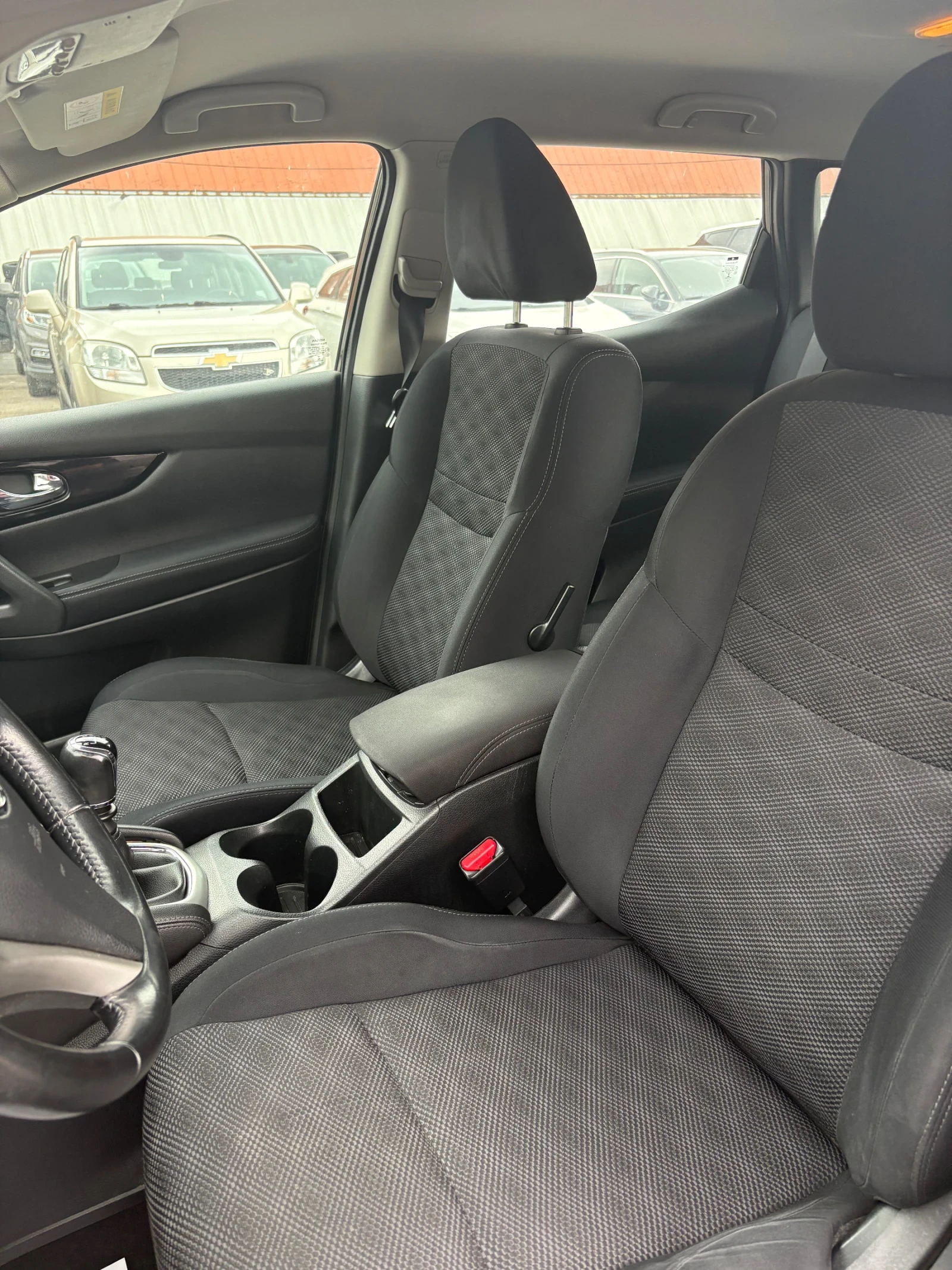 Nissan Qashqai 1.6* 4x4* СЕРВИЗНА, снимка 7 - Автомобили и джипове - 55543510