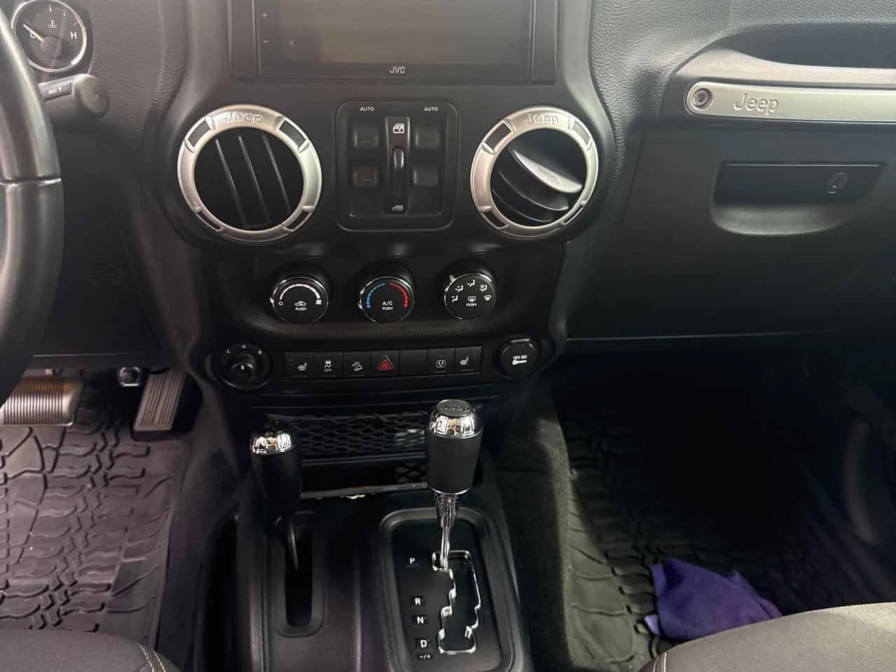 Jeep Wrangler * Rubicon * АВТОКРЕДИТ БЕЗ ПЪРВОНАЧАЛНА ВНОСКА* , снимка 9 - Автомобили и джипове - 55734859