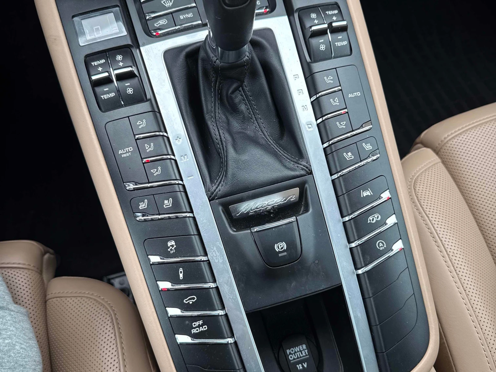 Porsche Macan * GTS * CARFAX * ОПЦИЯ ЗА ФИНАНСИРАНЕ, снимка 11 - Автомобили и джипове - 55874825