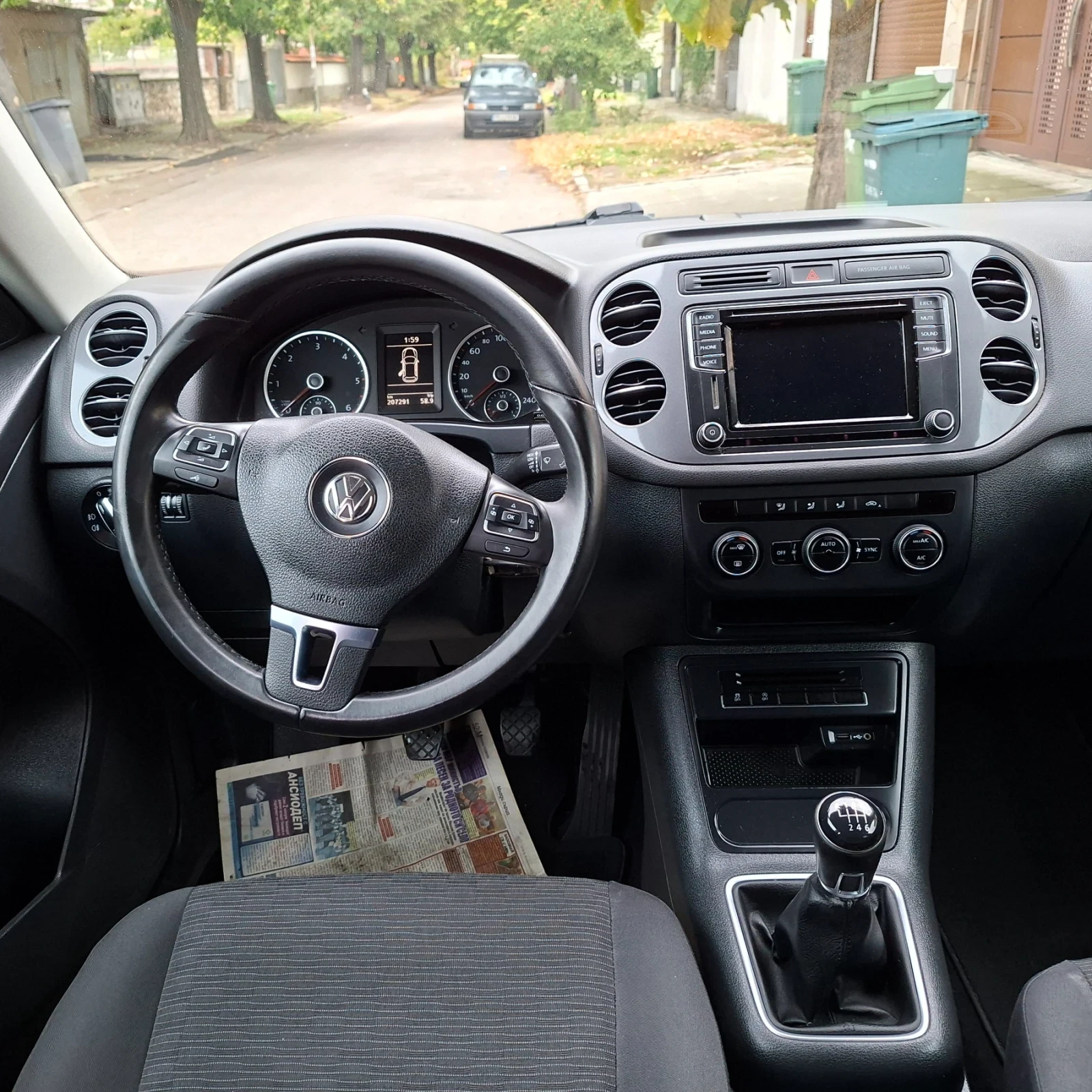 VW Tiguan 2, 0 TDI, снимка 10 - Автомобили и джипове - 56739556