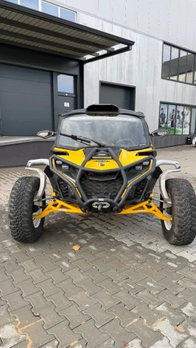 ����� �� �������� �� Can-Am Maverick  R XRS Smart Shox