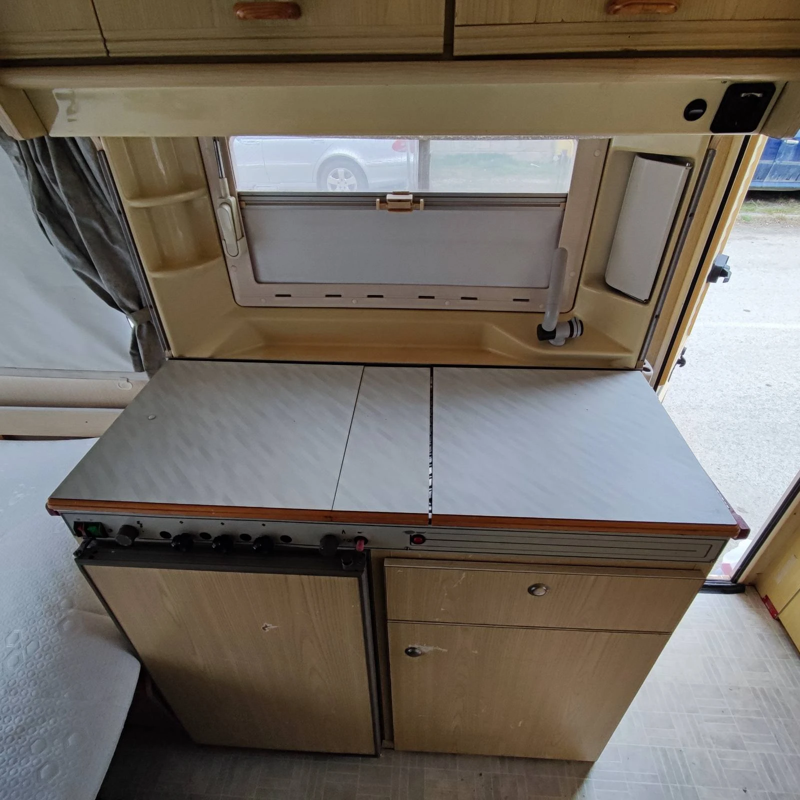 Каравана Chateau Home Car 382, снимка 15 - Каравани и кемпери - 54030158