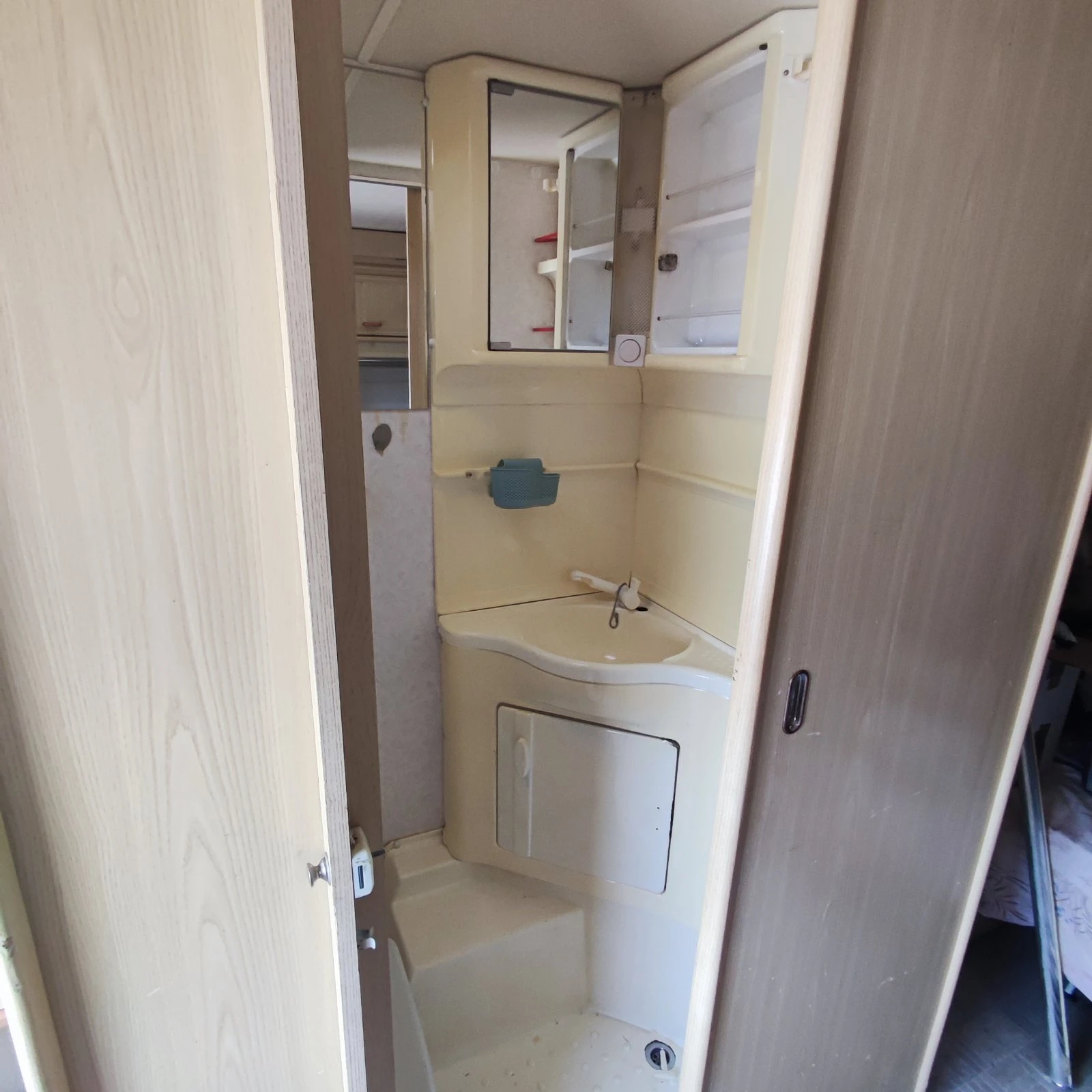 Каравана Chateau Home Car 382, снимка 12 - Каравани и кемпери - 54030158