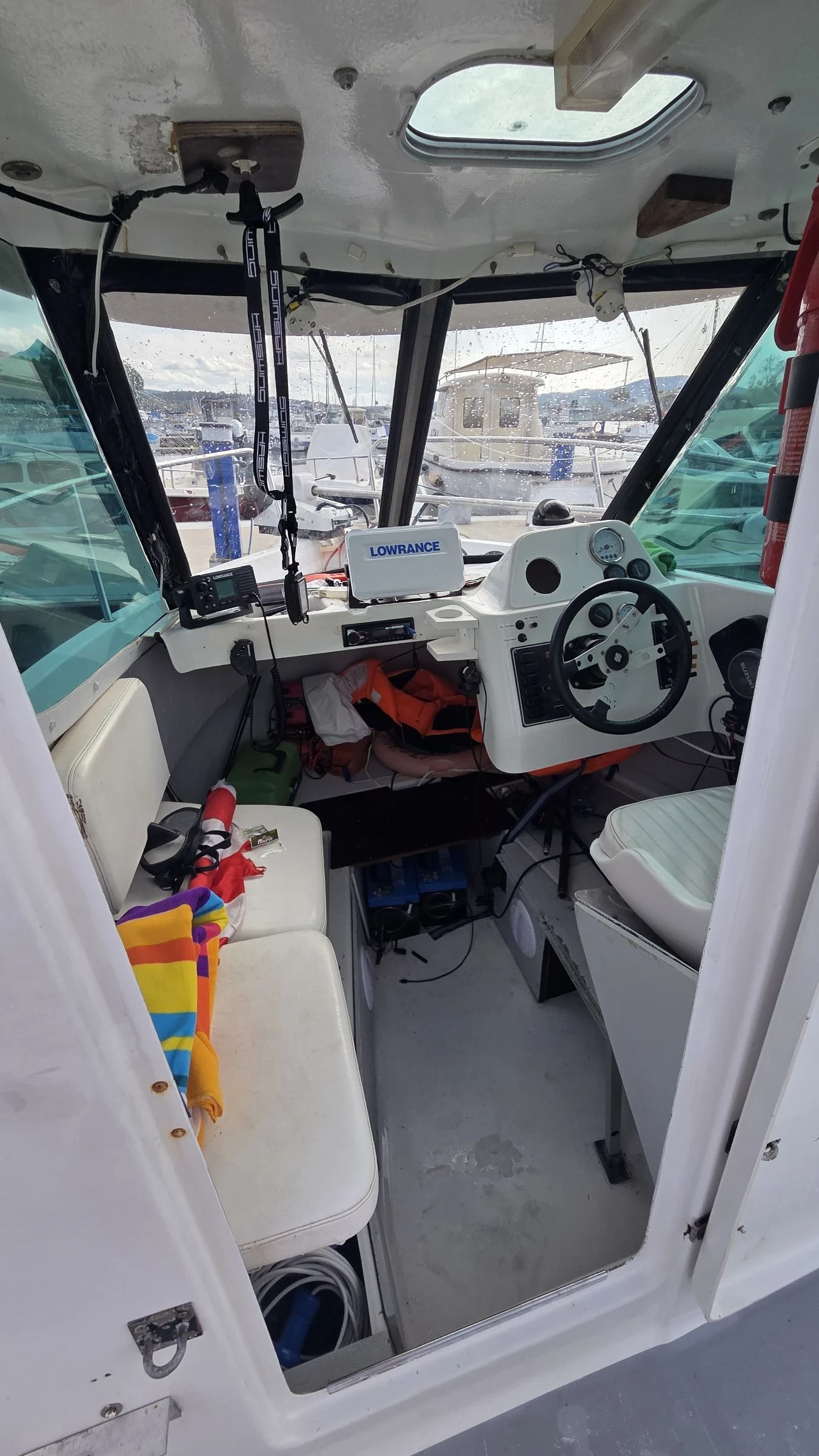 Моторна яхта Quicksilver Pilothouse 620 - изображение 7