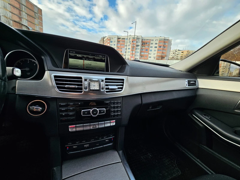 Mercedes-Benz E 200, снимка 8 - Автомобили и джипове - 47286838